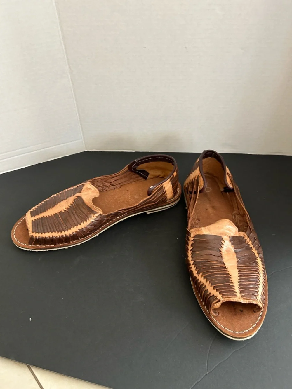 New Men's Two-Tone Brown Leather Huarache Slip-On Shoes size 8